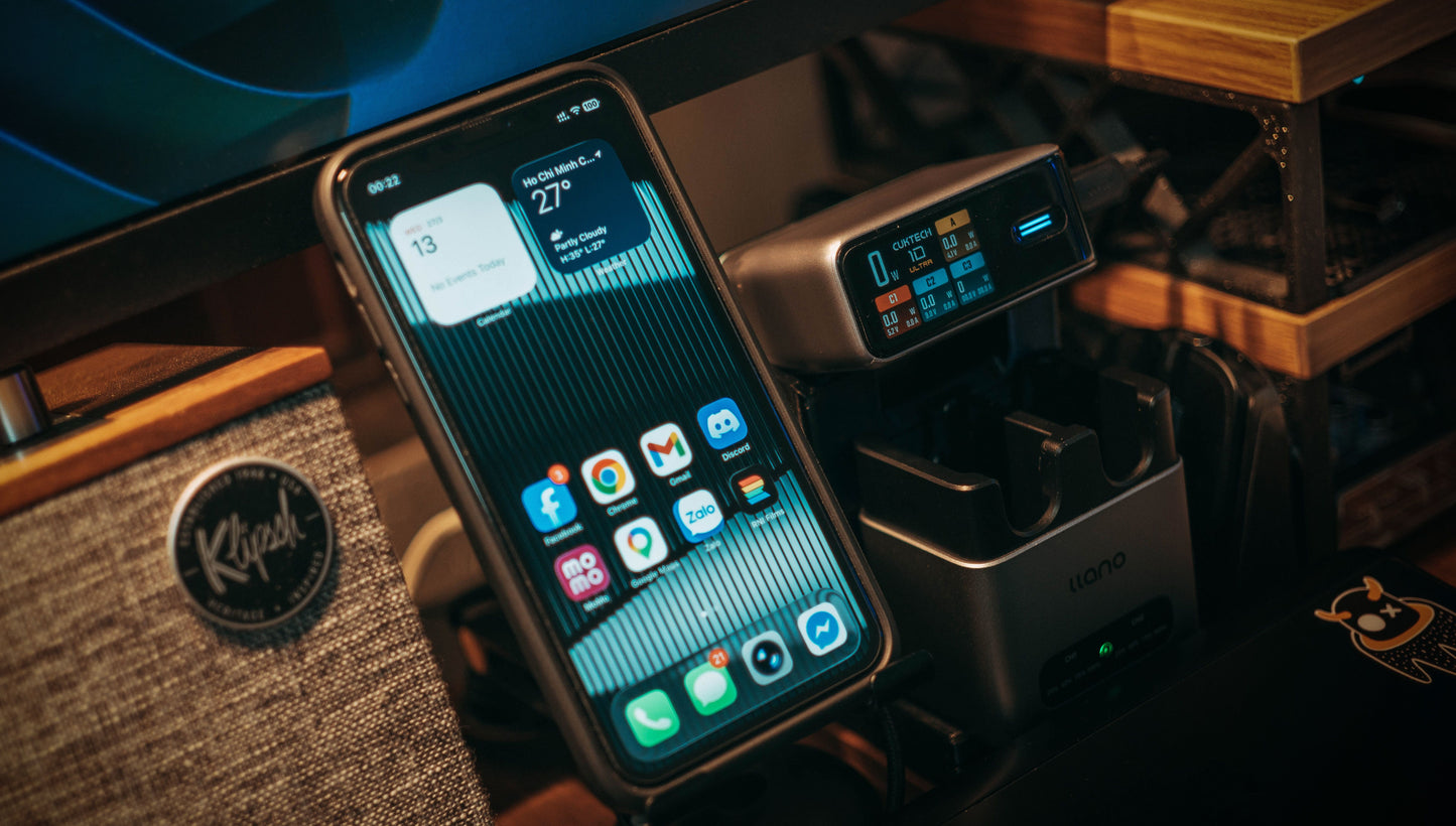 Vincere Foldable 3-in-1 Magnetic Charger