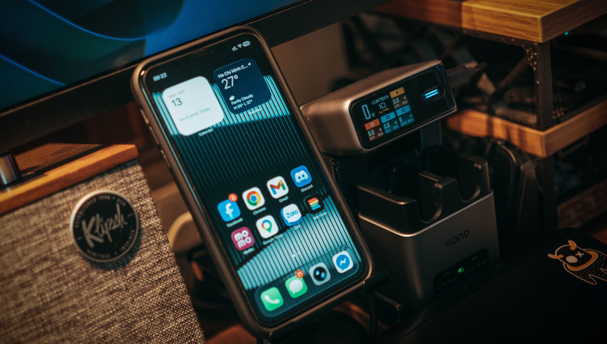 Vincere Foldable 3-in-1 Magnetic Charger